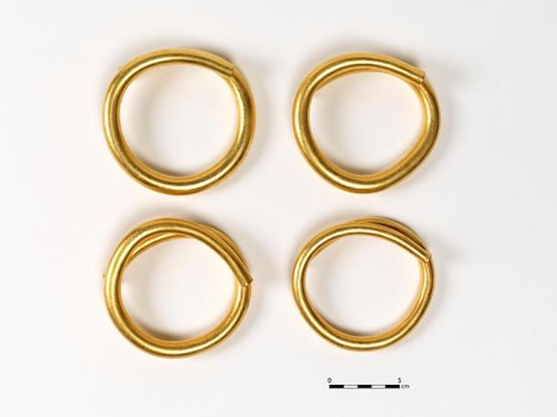 The four gold artifacts with measurement guide. (© National Museum of Ireland)