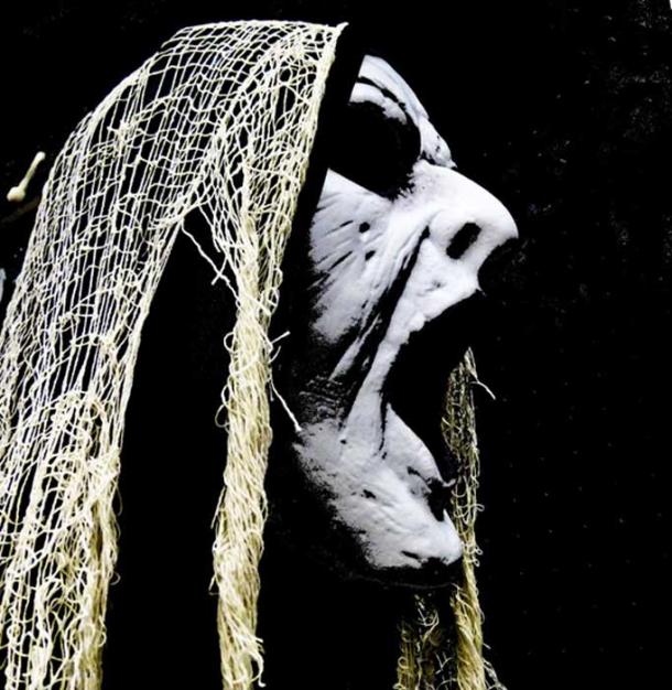 The ghoul suddenly became weak and fell on the ground with a heavy thud. He said in a weak, tiny voice, “I am almost gone. Take my broken Bottle of Life and hit it one more time so that it will shatter completely and I will no longer suffer.” (CC0)