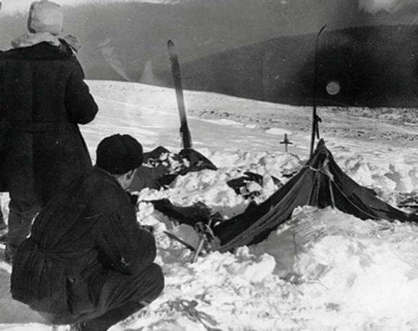 The group's tent was found abandoned in the snow, cut open from the inside. (Dominikmatus / Public Domain)