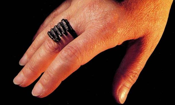 The key ring, of the Lady of the House, found in the excavation.