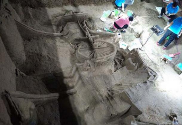 The luxury chariot was uncovered in Zheng State No. 3 pit in Xinzheng city, Central China's Henan province, on July 12. [Photo credit: VCG]