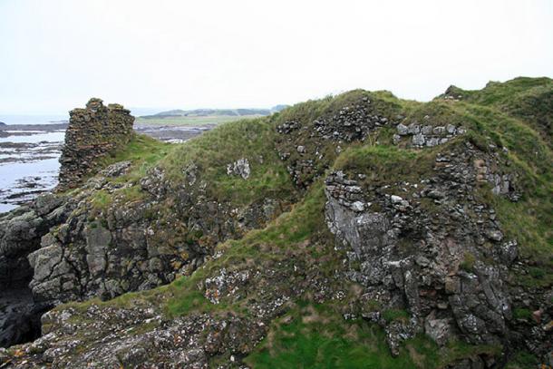 The remains of Turnberry Castle. (CC BY-SA 2.0)