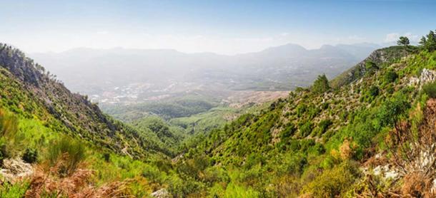 The rough terrain of Anatolia made travel and defense difficult for the Byzantine army. (EdNurg / Adobe)