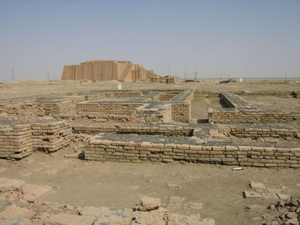 The ruins of Ur, with the Ziggurat of Ur visible in the background. (M.Lubinski / CC BY-SA 2.0)