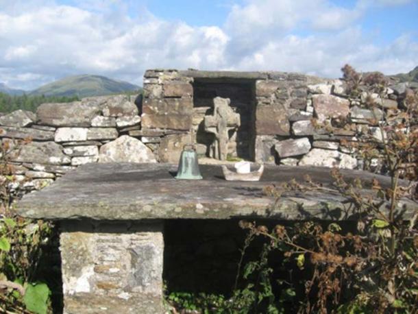 The ruins of the church with the stolen bell on its altar. (National Archives/CC BY NC)
