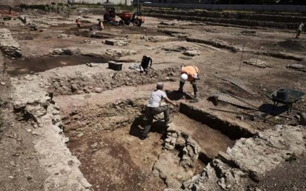 The site is extensive and covers a whole neighborhood. Image: JEAN-PHILIPPE KSIAZEK/AFP