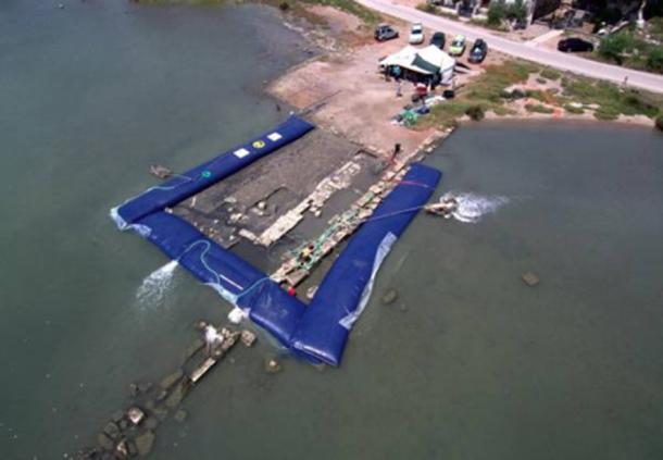 The site of the building discovered in the Ampelakia Bay in Salamis. (Maraba / Greek Ministry of Culture)
