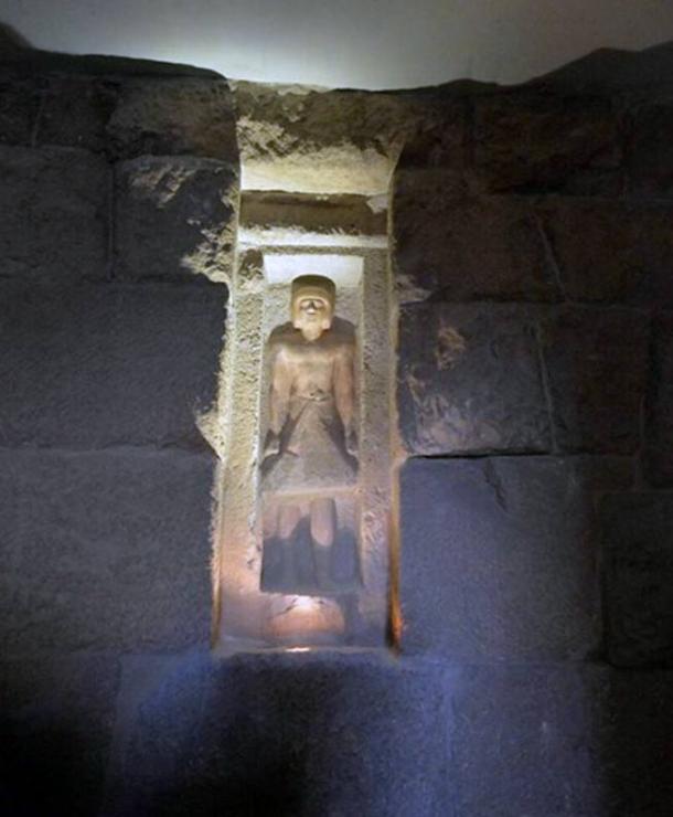 The standing statue of Emery.