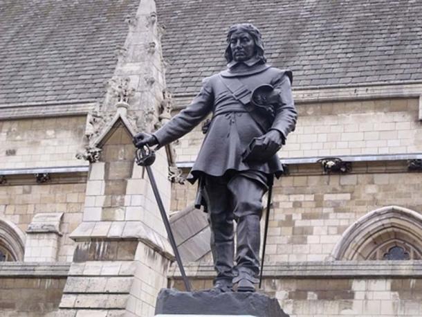 The statue of Oliver Cromwell in question is in front of Westminster Hall. (CC BY 2.0)