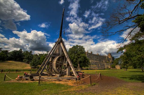 The trebuchet at Warwick Castle. (CC BY-SA 2.0)
