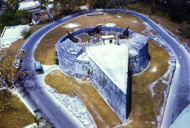 The unusual triangular and semi-circular shape of Fort Fincastle (CC BY NC-2.0)