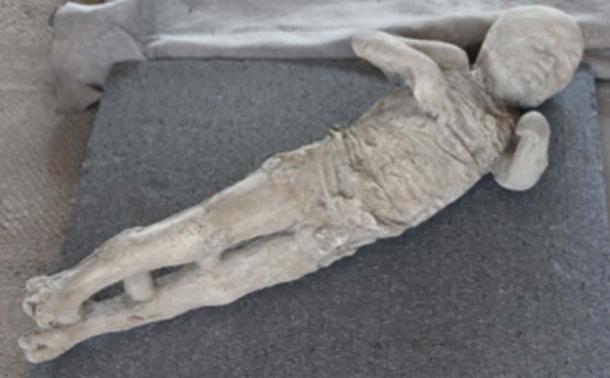 The victims of the volcanic eruption in Pompeii remained encased in the compacted ash. (themadpenguin / CC BY-SA 2.0)