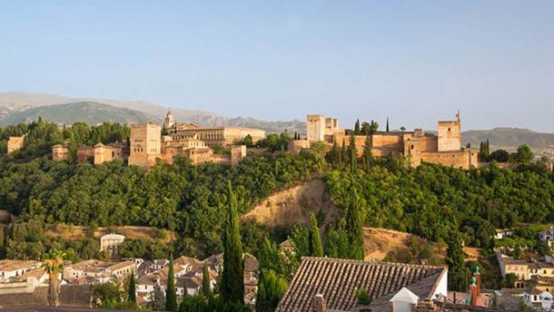 The whole Alhambra, as seen from the mirador San Nicolas, Granada, Spain. (CC0)