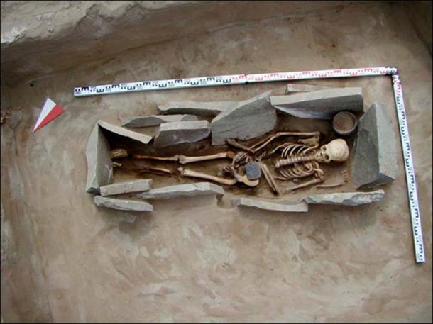 The women-only buckles made from coal are large - up to 20 cm in diameter. Image: Marina Kilunovskaya