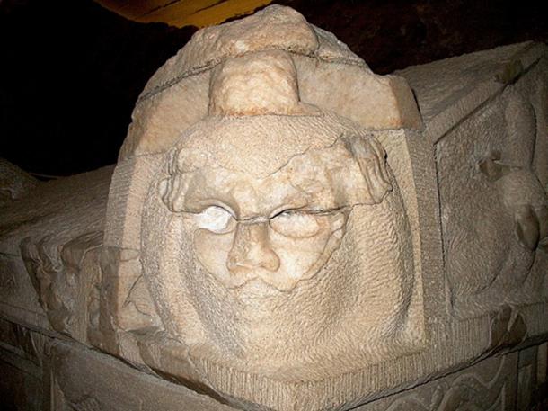 Theatrical Mask on a Sarcophagus at Pécs (Casaba P /CC BY 4.0)