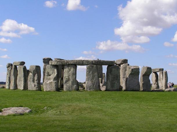 There are twelve full lunar months in every year and these twelve months are represented in the Stonehenge calendar by the twelve standing sarsen stones. (garethwiscombe / CC BY 2.0)