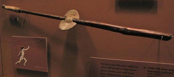 This atlatl has a bannerstone weight with a bone hook. The shaft is a replica, but it is fashioned after one that is thought to have been seen in Kentucky from 4,500 to 2,500 years ago. (Travis/CC BY NC 2.0)