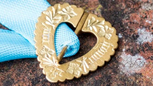 This medieval sweetheart brooch was sold for almost double its estimated price.