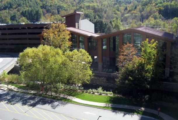 This modern casino in North Carolina is a source of income and pride for Eastern Band of the Cherokee. (Jared/CC BY 2.0)