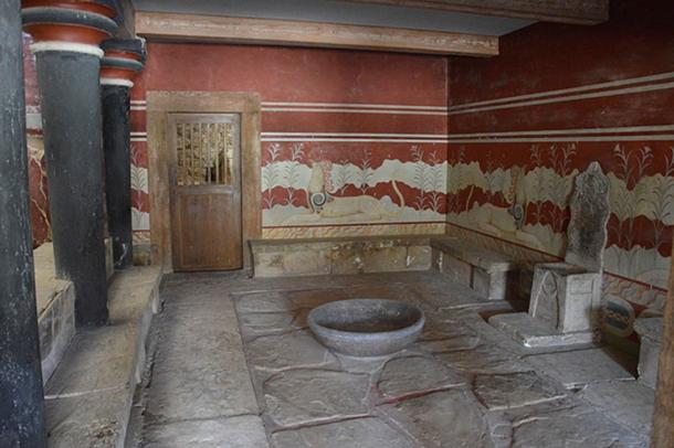 Throne room of the Minoan Palace of Knossos (CC BY 4.0)