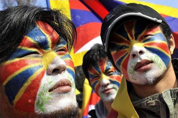The use of the Tibetan flag can be dangerous in China. (Anna / CC BY 2.0)