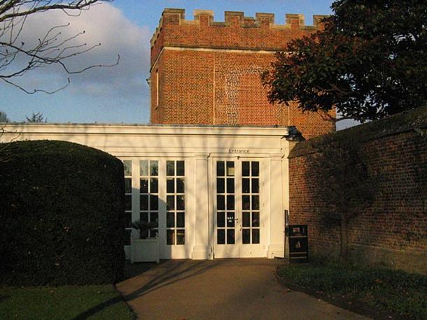 The remaining Tiltyard Tower at Hampton Court Palace, sitting behind what is now a café