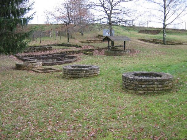Titelberg: foundations in
                                        the residential area. (Public
                                        Domain)