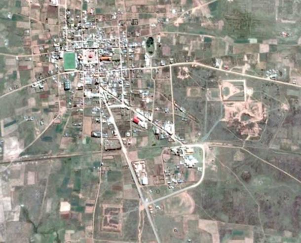 Tiwanaku’s streets form a grid around a central plaza, which was the original farming settlement before urban expansion at the end of the 2nd century. (Image courtesy of the author)