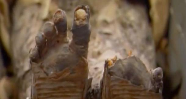 Tjuyu’s feet were remarkably preserved. (YouTube Screenshot)