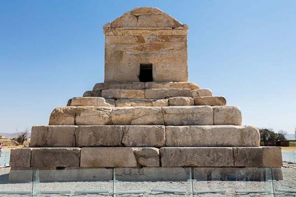 Tomb of Cyrus, stepped platform with room above