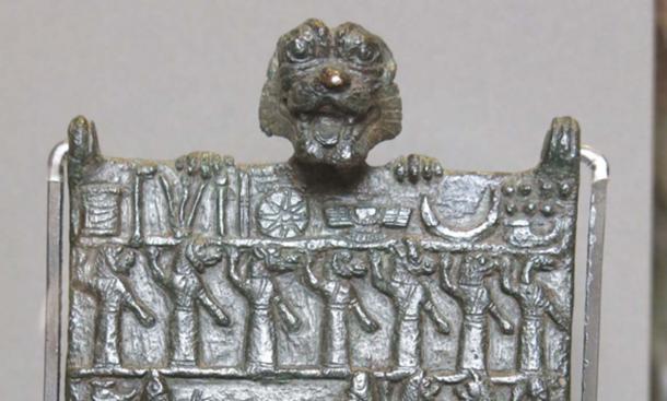 Top row shows symbols of Sumerian deities, the second row depicts 7 gallu (ghouls). (Public Domain)