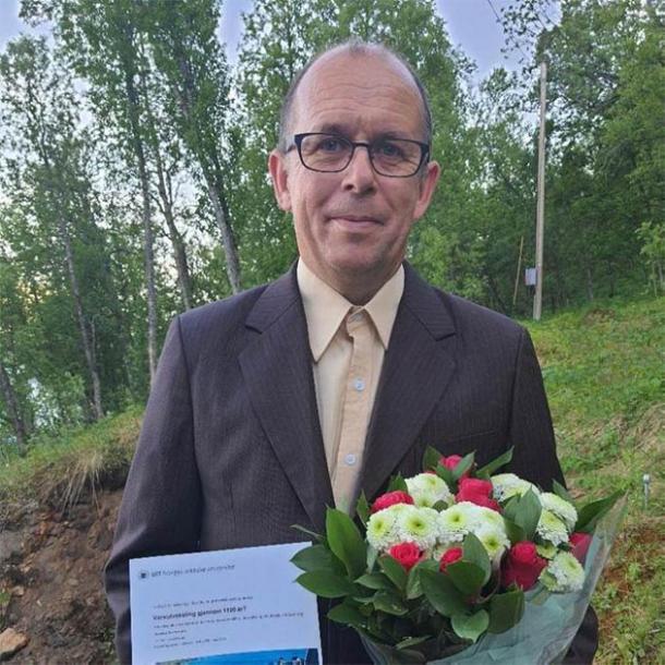 Tor-Ketil Krokmyrdal’s passion for metal exploration, armed with a metal detector, motivated his decision to begin his studies in archaeology. In the photo he can be seen receiving his diploma from UiT, Norway's Arctic University. (Suchada Krokmyr / The Arctic University Museum of Norway)