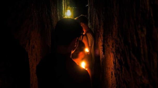 Tourists in Roman-era tunnels located underneath Naples, Italy. (Neil Howard / CC BY-NC 2.0)