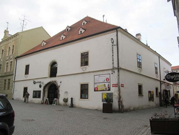 ownhouse (Znojmo), broadside, Chicken Market