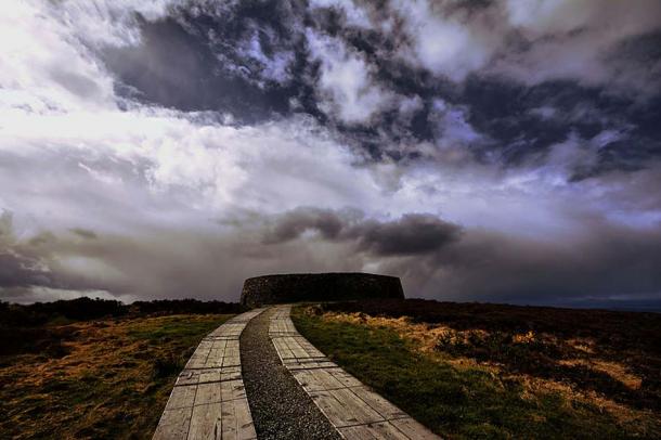 Track leading up to the fort. By BennyMolloy