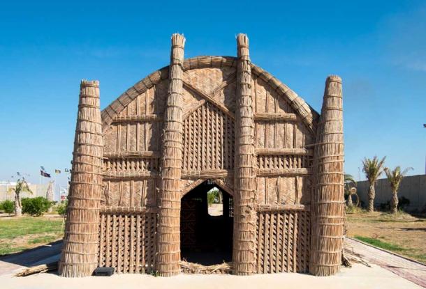 Traditional Iraqi mudhif reed house. (TasfotoNL / Adobe Stock)