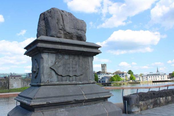 The Treaty Stone in Limerick is reputedly the location of the signing of the Treaty of Limerick of which the Irish war hero Patrick Sarsfield was a signatory. (Charles / Adobe Stock)