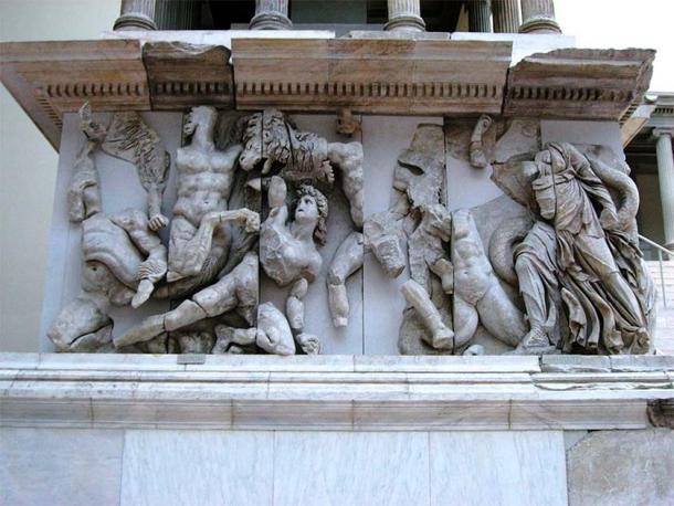  Triton and Amphitrite fighting giants. (Public Domain)