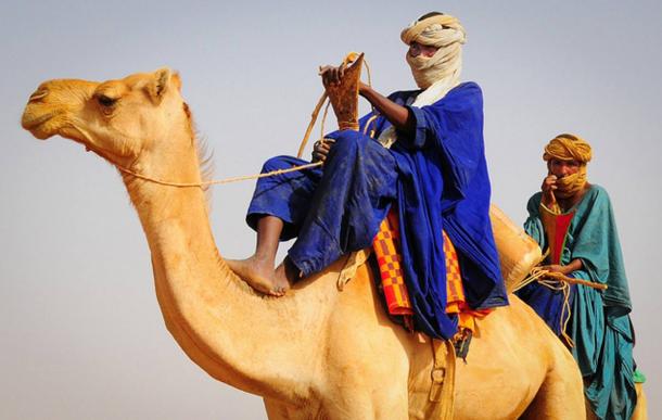 Tuareg men in traditional dress in the Saharan Desert of Mali. 