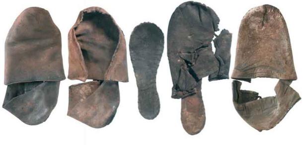 Zapatos del período Tudor encontrados durante las obras en la ruta Crossrail cerca de la estación Farringdon, donde se descubrió el arroyo Faggeswell perdido.  (MOLA)