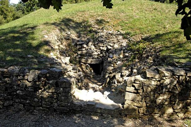 Tumulus C was built in several phases