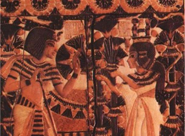 Detail; Tutankhamun receives flowers from Ankhesenamun as a sign of love.