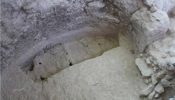 Two burials were found in the second pit (Greek Ministry of Culture)