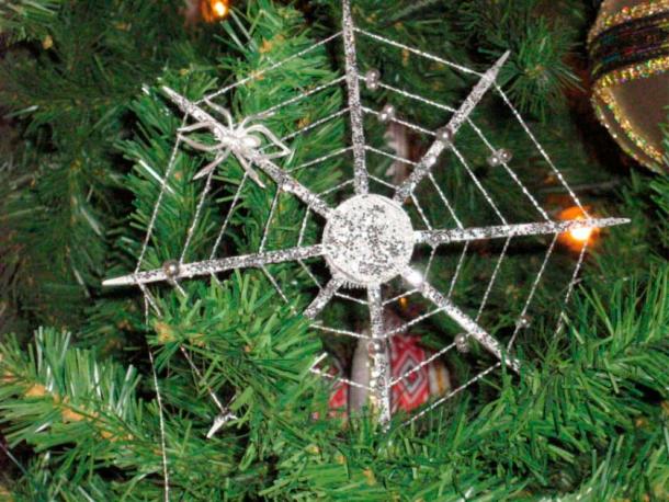 A Ukrainian spider web ornament from the Christmas around the World 2007 exhibit of the Museum of Science and Industry, Chicago (Erika Smith / CC BY SA 3.0)