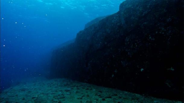 Vista submarina del enorme Monumento Yonaguni.  (Vincent Lou/CC POR 2.0)