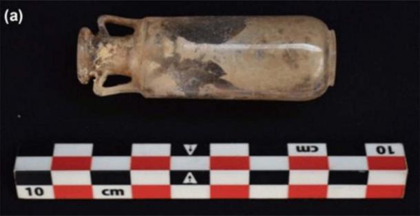 The Unguentarium crystal quartz vessel found in the mausoleum during excavations in Carmona, Spain. Analysis of the stopper revealed traces of an ointment which have revealed the ingredients of this ancient Roman perfume. (University of Córdoba / CC BY 4.0)