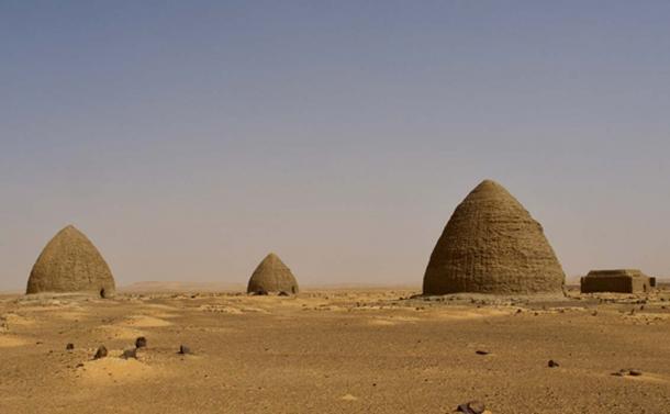 Unique Bee-hive Nubian tombs (de Walick, L / CC BY 2.0)