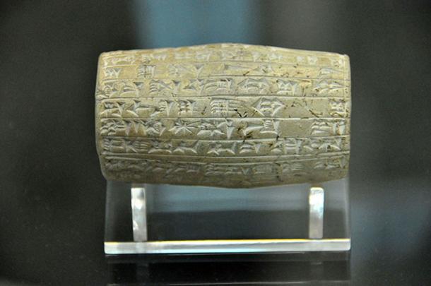 This small terracotta cylinder records the work on the walls of the city of Babylon by the king Nabopolassar. From Babylon, Mesopotamia, Iraq. Neo-Babylonian period, 625-605 BC. The British Museum, London. (Osama Shukir Muhammed Amin FRCP(Glasg)/CC BY SA 4.0)