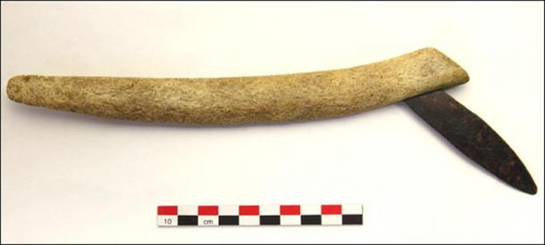A traditional Karasuk-style knife that was found in the grave, but there was no suggestion this was an implement used for the surgery.