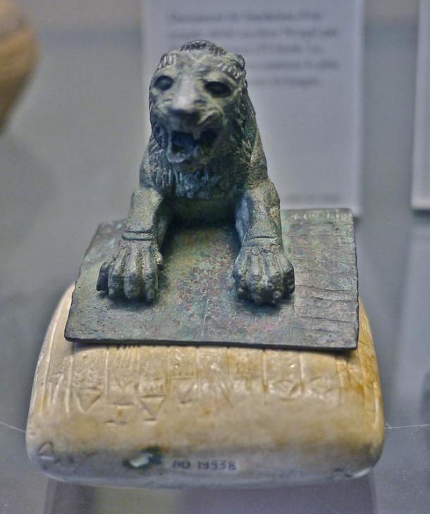 An Urkish lion and accompanying stone tablet bearing the earliest known text in Hurrian.